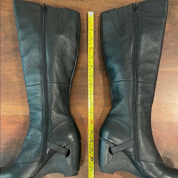 Black Leather Knee-High Boots - Picture 4 of 7